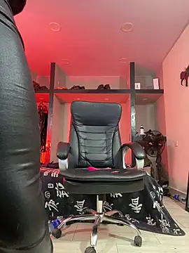 AlejoKhalifa  online show from 07-04-26, 12:22
