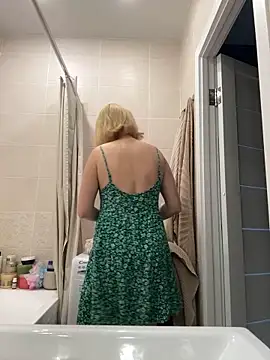 Snapshot of Yourdirtybitch chatting on 09-24-25, 07:44 Yourdirtybitch online show from 09-24-25, 07:44