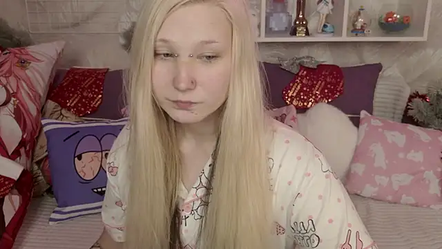 Snapshot of MeowkaKitty chatting on 12-22-25, 02:19 MeowkaKitty online show from 12-22-25, 02:19