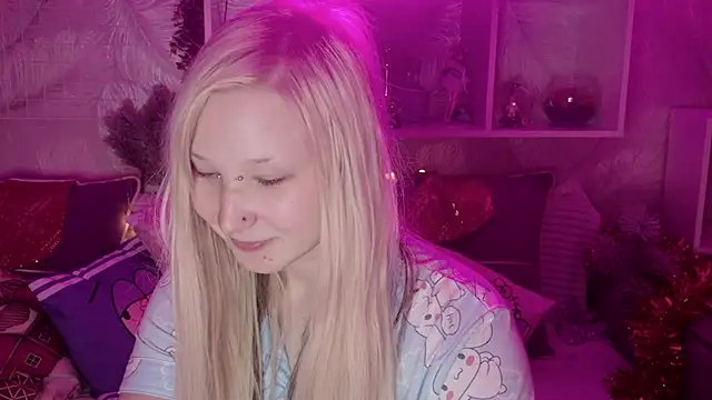 Snapshot of MeowkaKitty chatting on 12-23-25, 01:47 MeowkaKitty online show from 12-23-25, 01:47