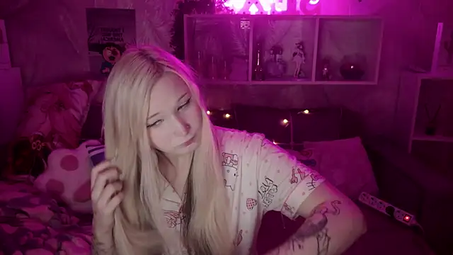 Snapshot of MeowkaKitty chatting on 01-13-26, 02:06 MeowkaKitty online show from 01-13-26, 02:06