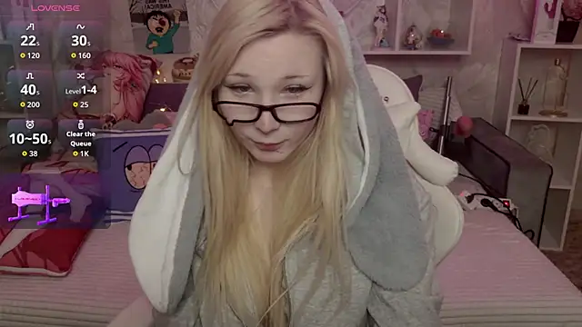 Snapshot of MeowkaKitty chatting on 02-05-26, 02:05 MeowkaKitty online show from 02-05-26, 02:05