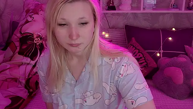 Snapshot of MeowkaKitty chatting on 02-14-26, 03:03 MeowkaKitty online show from 02-14-26, 03:03