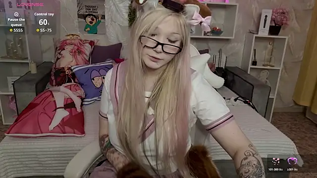 MeowkaKitty online show from 04-25-26, 02:03