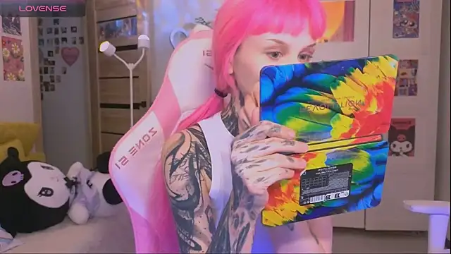 Snapshot of Britney_Lynch chatting on 10-23-25, 12:37 Britney Lynch online show from 10-23-25, 12:37