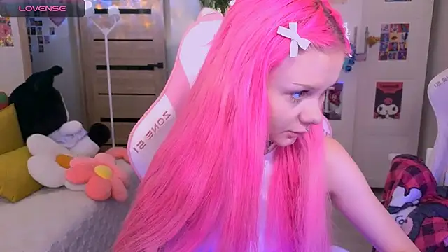 Snapshot of Britney_Lynch chatting on 10-26-25, 12:44 Britney Lynch online show from 10-26-25, 12:44