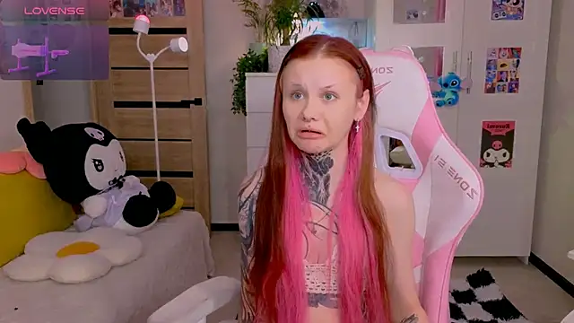 Snapshot of Britney_Lynch chatting on 11-06-25, 12:11 Britney Lynch online show from 11-06-25, 12:11