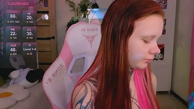 Snapshot of Britney_Lynch chatting on 11-06-25, 10:10 Britney Lynch online show from 11-06-25, 10:10