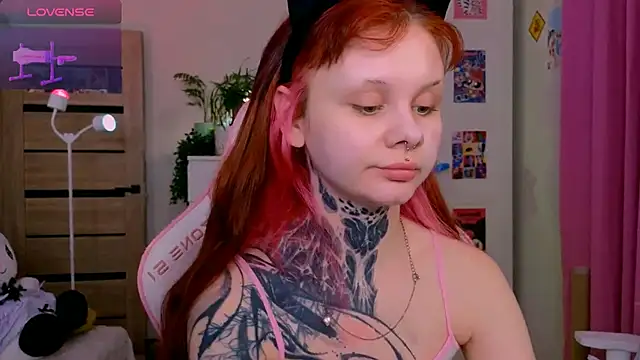 Snapshot of Britney_Lynch chatting on 11-12-25, 11:03 Britney Lynch online show from 11-12-25, 11:03