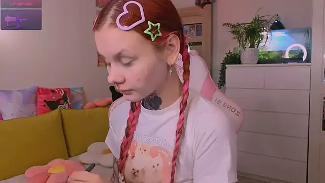 Snapshot of Britney_Lynch chatting on 11-13-25, 07:24 Britney Lynch online show from 11-13-25, 07:24