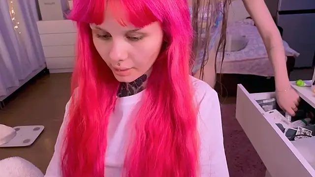 Snapshot of Britney_Lynch chatting on 11-28-25, 12:02 Britney Lynch online show from 11-28-25, 12:02