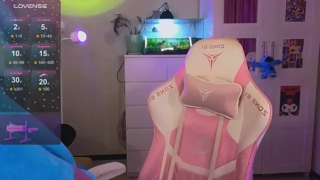 Snapshot of Britney_Lynch chatting on 12-04-25, 09:12 Britney Lynch online show from 12-04-25, 09:12