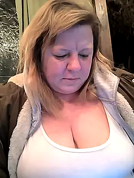 Snapshot of jusichka chatting on 10-23-25, 06:06 jusichka online show from 10-23-25, 06:06