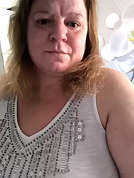 Snapshot of jusichka chatting on 10-31-25, 06:14 jusichka online show from 10-31-25, 06:14