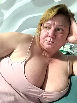 Snapshot of jusichka chatting on 11-18-25, 06:23 jusichka online show from 11-18-25, 06:23