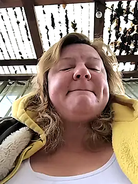 Snapshot of jusichka chatting on 12-16-25, 09:03 jusichka online show from 12-16-25, 09:03