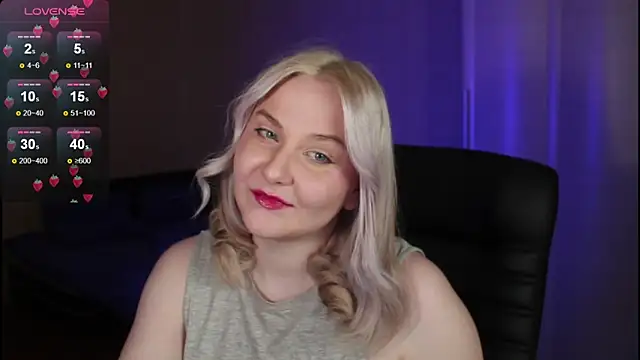 Snapshot of sensual_girrrl chatting on 10-13-25, 07:36 sensual girrrl online show from 10-13-25, 07:36