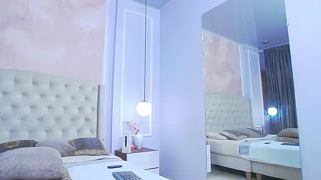 JoannaCox online show from 12-19-25, 07:54