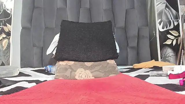 Snapshot of hot_milkbitch chatting on 09-22-25, 04:25 hot milkbitch online show from 09-22-25, 04:25