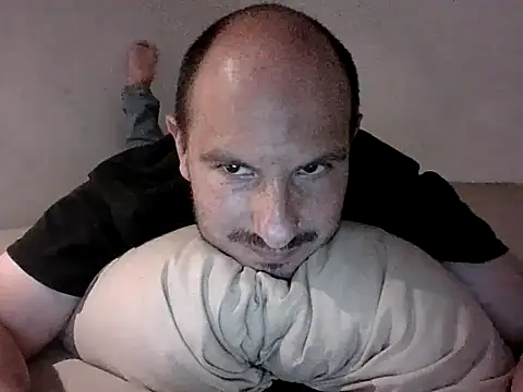 Snapshot of RR626@xh chatting on 10-20-25, 04:35 RR626xh online show from 10-20-25, 04:35