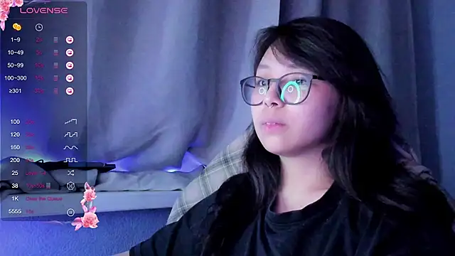 Snapshot of maydaykimmy chatting on 12-11-24, 09:23 maydaykimmy online show from 12-11-24, 09:23