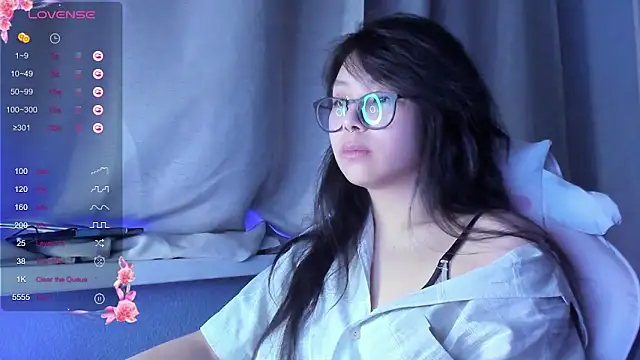 Snapshot of maydaykimmy chatting on 12-14-24, 09:35 maydaykimmy online show from 12-14-24, 09:35