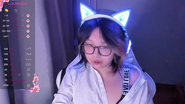 Snapshot of maydaykimmy chatting on 11-02-25, 09:17 maydaykimmy online show from 11-02-25, 09:17