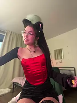 Snapshot of Evangeline_Lawrence_ chatting on 12-08-24, 12:52 Evangeline Lawrence online show from 12-08-24, 12:52