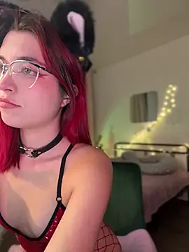 Snapshot of Evangeline_Lawrence_ chatting on 12-17-24, 02:00 Evangeline Lawrence online show from 12-17-24, 02:00