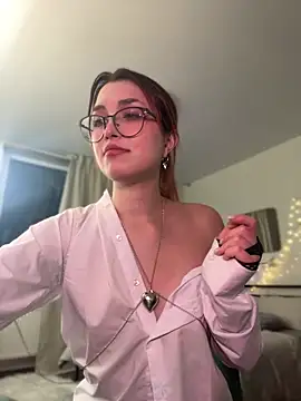 Snapshot of Evangeline_Lawrence_ chatting on 03-11-25, 05:02 Evangeline Lawrence online show from 03-11-25, 05:02