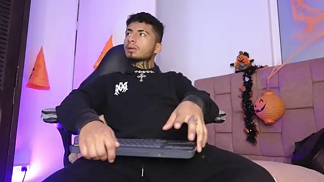 JuanCamiilo 66 online show from 11-05-25, 02:55