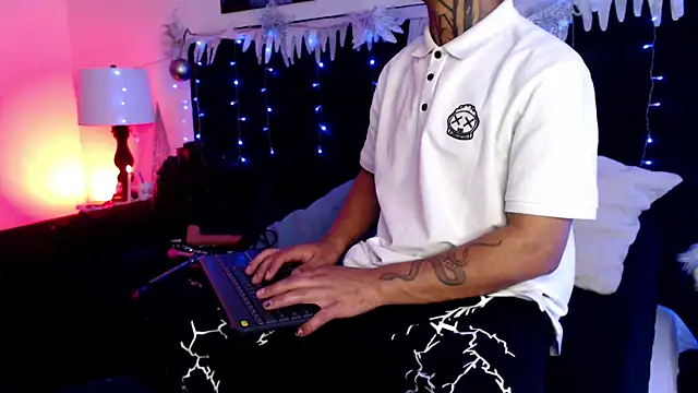 JuanCamiilo 66 online show from 11-28-25, 02:47