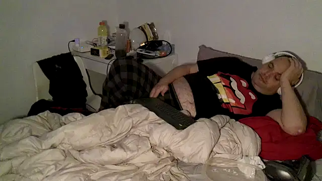 caressonnous online show from 10-22-25, 03:34