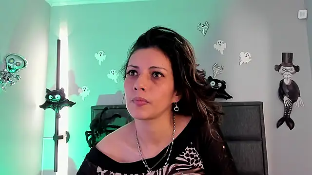 Snapshot of bulma_bambina_ chatting on 10-27-25, 07:51 bulma bambina online show from 10-27-25, 07:51