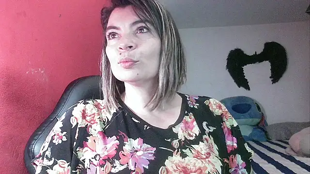 Snapshot of charlotedoll chatting on 05-06-26, 02:19 charlotedoll online show from 05-06-26, 02:19