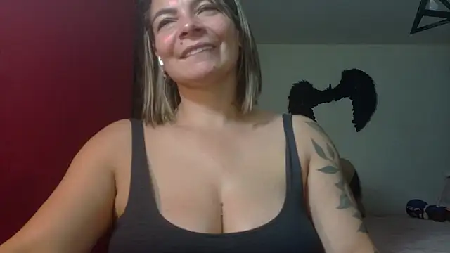 Snapshot of charlotedoll chatting on 06-11-26, 01:16 charlotedoll online show from 06-11-26, 01:16