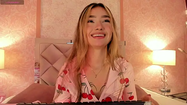 Snapshot of Arianavillada chatting on 11-18-25, 03:23 Arianavillada online show from 11-18-25, 03:23