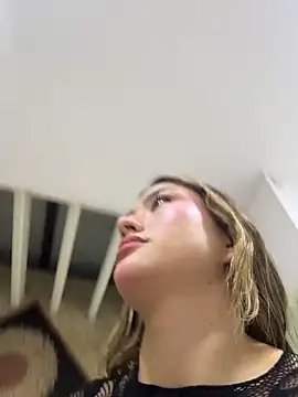 Snapshot of Arianavillada chatting on 12-14-25, 03:12 Arianavillada online show from 12-14-25, 03:12