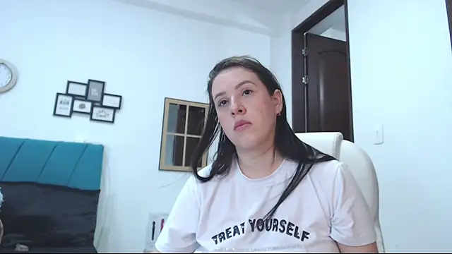 Snapshot of kamila_lopez chatting on 01-22-25, 01:31 kamila lopez online show from 01-22-25, 01:31