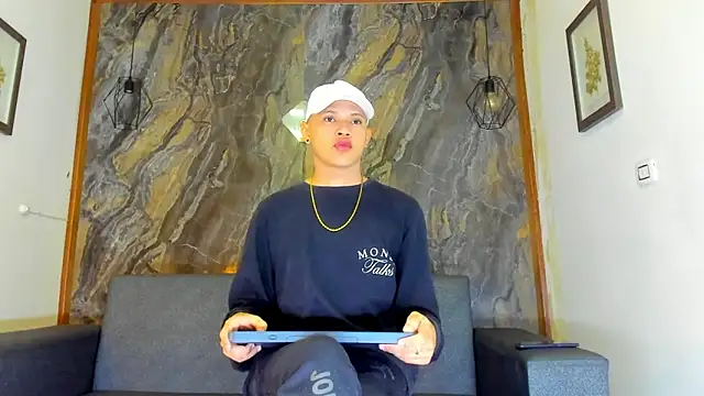 liam genner  online show from 02-12-25, 07:35