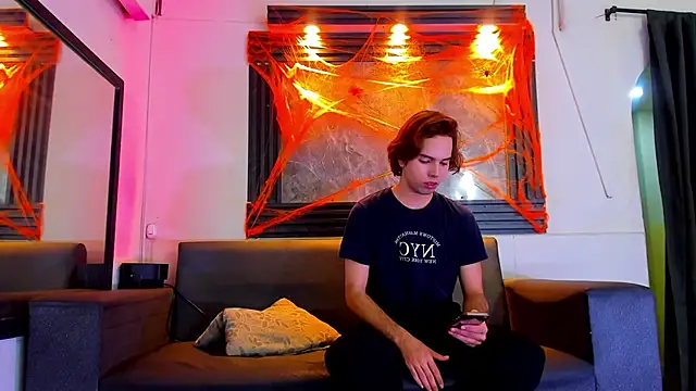 liam genner  online show from 10-30-25, 07:58