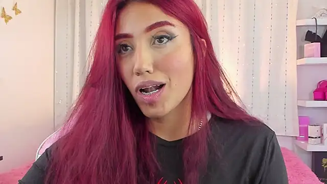 Snapshot of veronicaxx69 chatting on 11-25-25, 03:06 veronicaxx69 online show from 11-25-25, 03:06