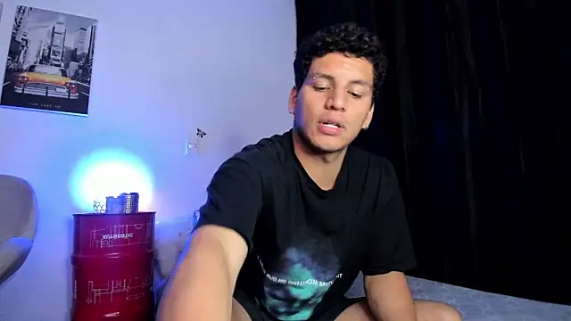 Snapshot of Curlblue chatting on 01-06-25, 09:52 Curlblue online show from 01-06-25, 09:52