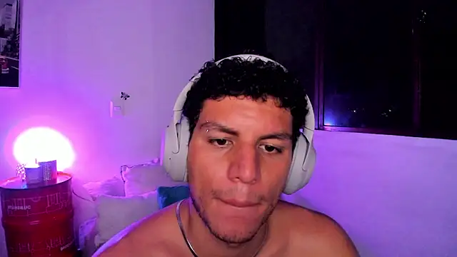 Snapshot of Curlblue chatting on 01-12-25, 08:36 Curlblue online show from 01-12-25, 08:36