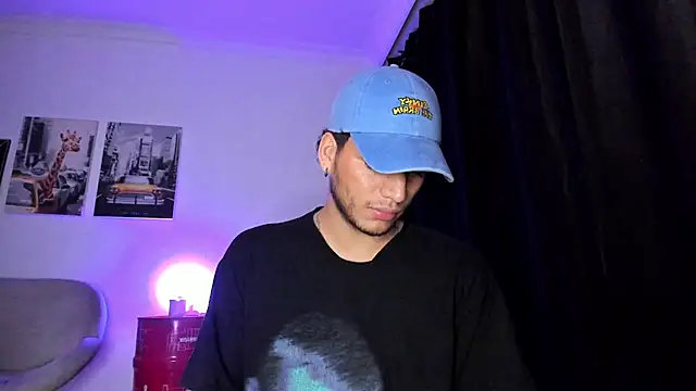 Snapshot of Curlblue chatting on 03-14-25, 11:23 Curlblue online show from 03-14-25, 11:23