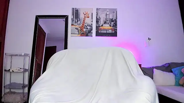 Snapshot of Curlblue chatting on 03-18-25, 01:10 Curlblue online show from 03-18-25, 01:10