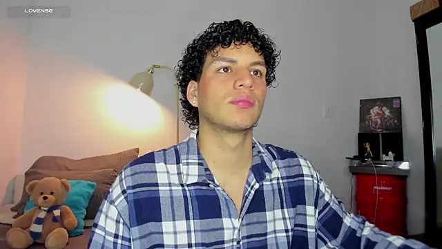 Snapshot of Curlblue chatting on 10-16-25, 03:29 Curlblue online show from 10-16-25, 03:29