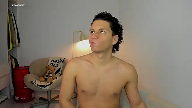 Snapshot of Curlblue chatting on 10-28-25, 06:50 Curlblue online show from 10-28-25, 06:50