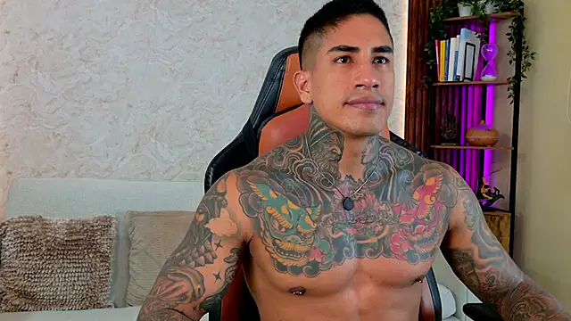 Snapshot of AdanReilly chatting on 05-11-26, 11:13 AdanReilly online show from 05-11-26, 11:13