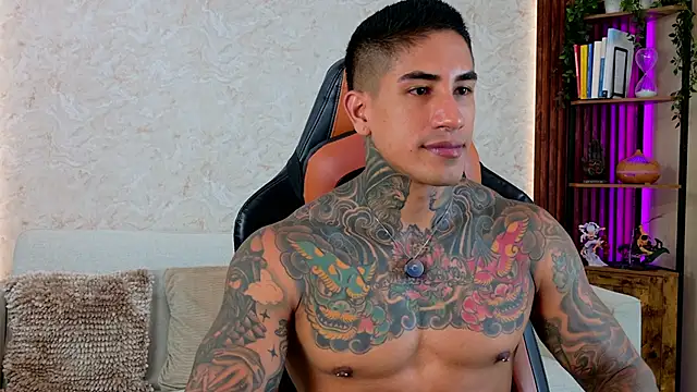 Snapshot of AdanReilly chatting on 05-13-26, 04:15 AdanReilly online show from 05-13-26, 04:15